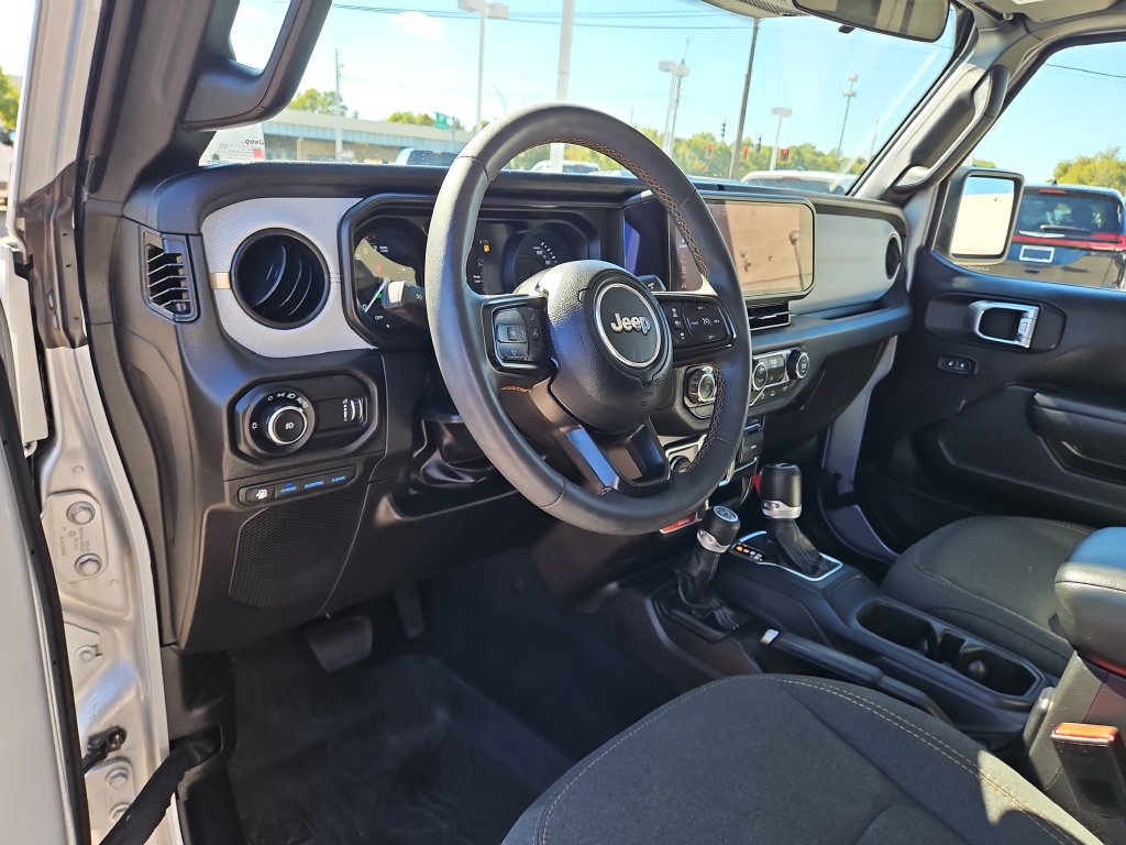 Used 2024 Jeep Wrangler Unlimited AWD/4WD image 19