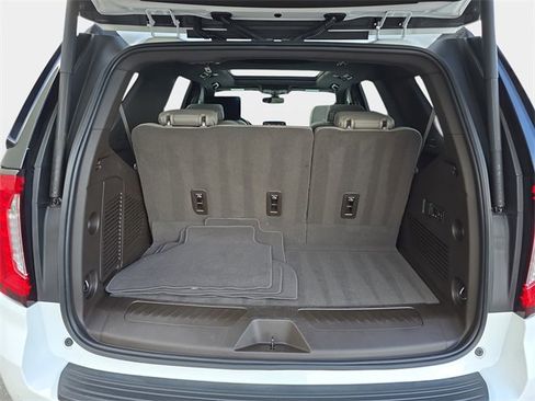 Used 2021 GMC Yukon SLT w/ SLT Luxury Plus Package image 14