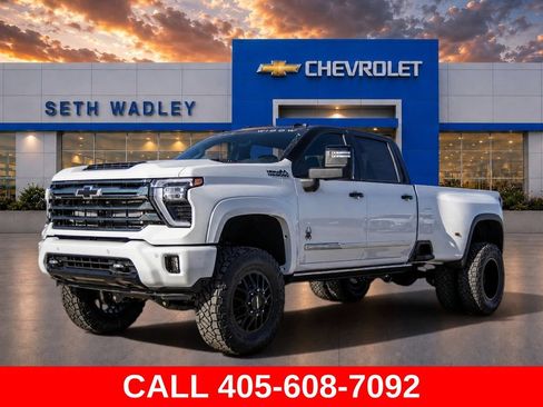 Used 2025 Chevrolet Silverado 3500 High Country w/ High Country Premium Package AWD/4WD image 3