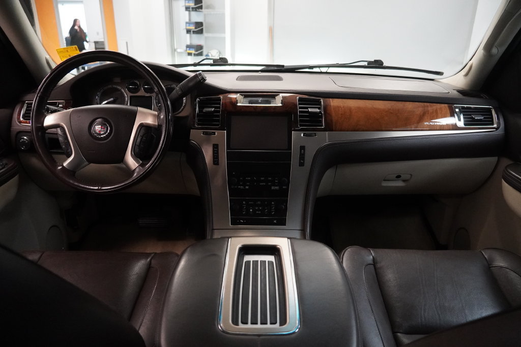Certified 2014 Cadillac Escalade Platinum AWD/4WD image 10