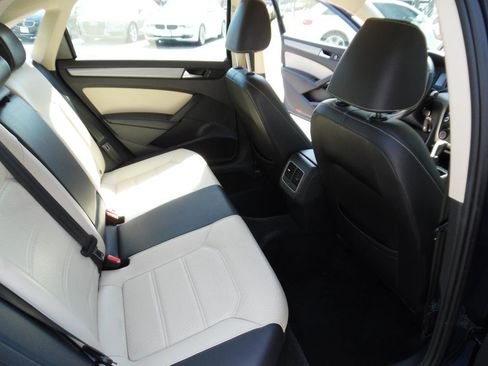 Used 2015 Volkswagen Passat TDI SE FWD image 21