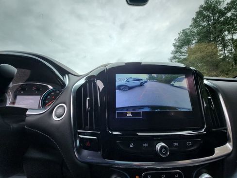 Used 2023 Chevrolet Traverse LT w/ Midnight/Sport Edition image 19