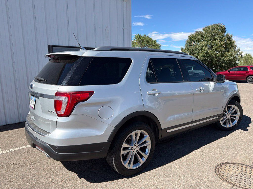Used 2018 Ford Explorer XLT w/ Equipment Group 202A AWD/4WD image 3