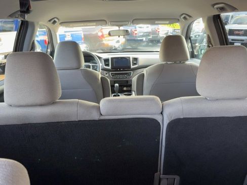 Used 2017 Honda Pilot EX image 12