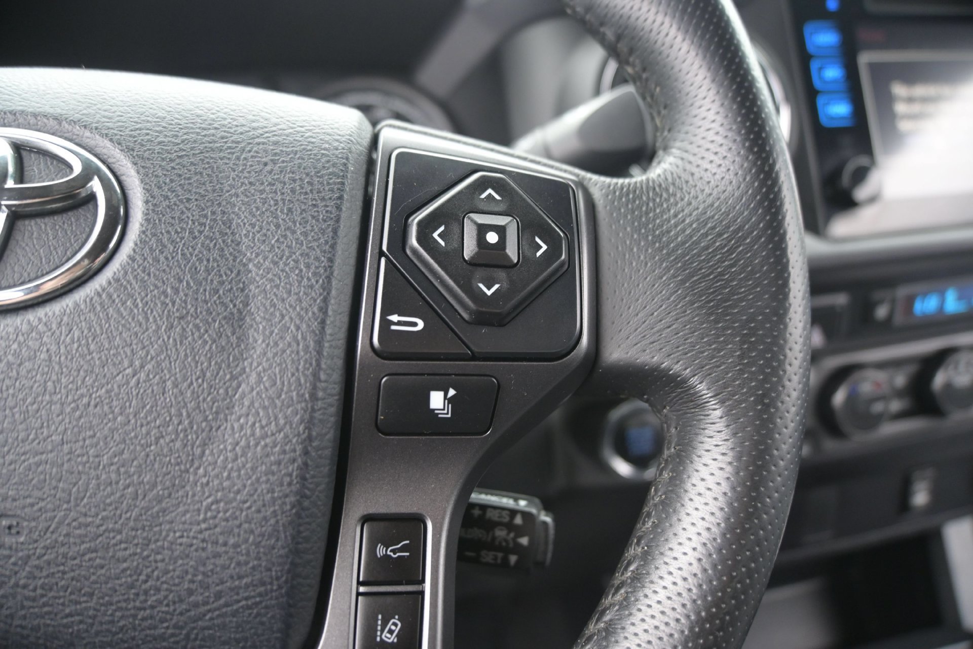 Used 2019 Toyota Tacoma TRD Off-Road AWD/4WD image 21