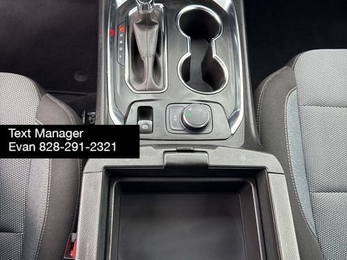 Used 2021 Chevrolet Traverse LT image 27