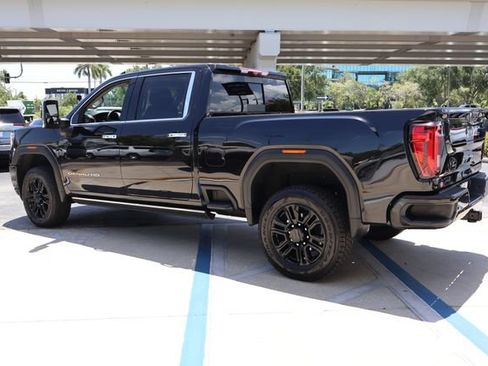 Used 2023 GMC Sierra 3500 Denali w/ Denali Black Diamond Edition AWD/4WD image 5