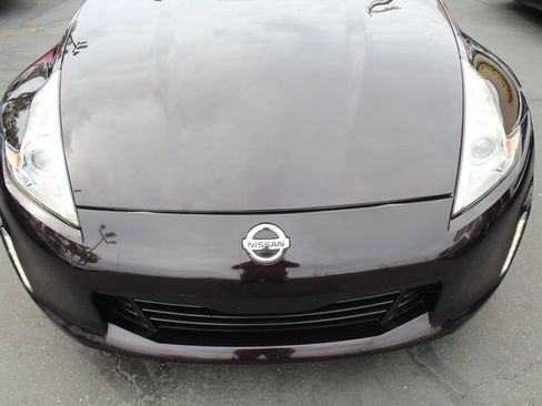 Used 2015 Nissan 370Z Coupe RWD image 9