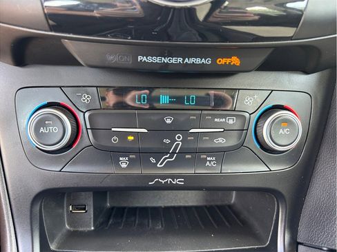 Used 2017 Ford Focus SEL FWD image 23