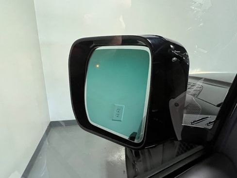 Used 2020 Land Rover Defender 110 HSE image 25