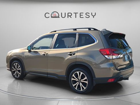 Used 2023 Subaru Forester Limited image 3