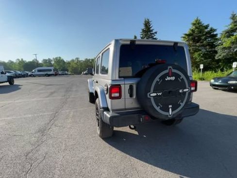 Used 2020 Jeep Wrangler Unlimited Sahara AWD/4WD image 8