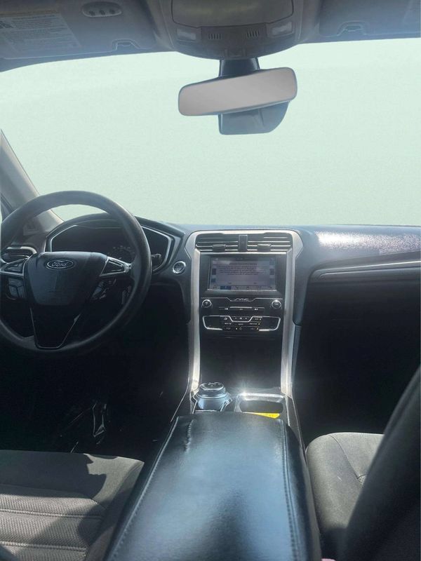 Used 2019 Ford Fusion SE FWD image 10