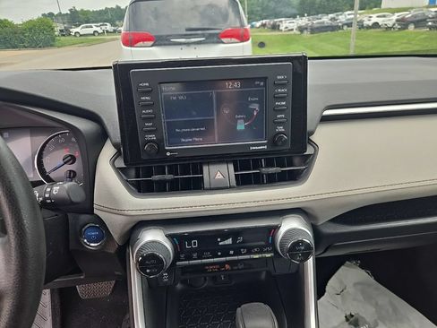 Used 2022 Toyota RAV4 XLE w/ Convenience Package AWD/4WD image 8