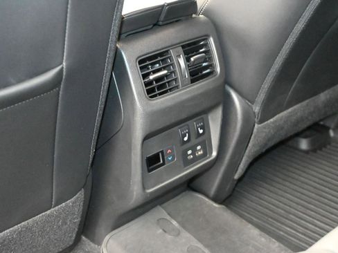 Used 2021 Nissan Rogue Platinum image 15