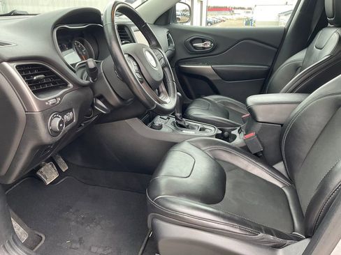 Used 2021 Jeep Cherokee Latitude Plus image 2