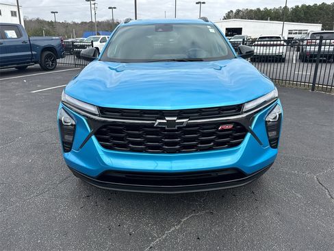 Used 2025 Chevrolet Trax RS w/ Driver Confidence Package image 3