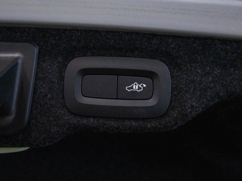 Used 2019 Volvo S60 T6 R-Design image 26