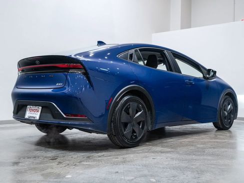 Used 2025 Toyota Prius LE image 9