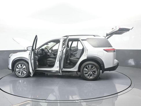 Used 2022 Nissan Pathfinder SV w/ SV Premium Package image 79