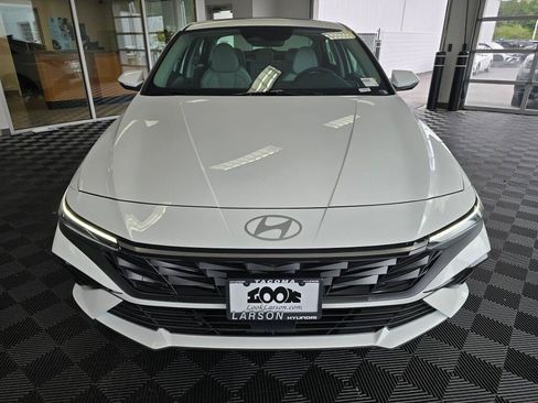 New 2026 Hyundai Elantra Limited FWD image 8