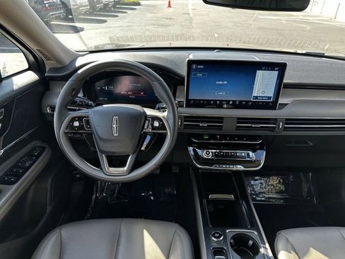 Used 2025 Lincoln Corsair AWD image 13