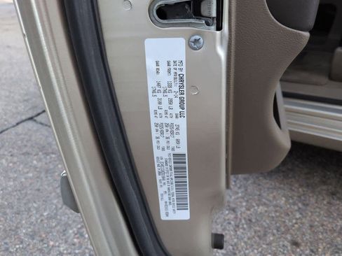 Used 2014 Chrysler Town & Country Touring-L w/ Driver Convenience Group image 34