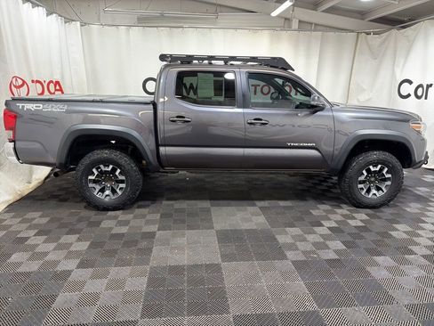 Used 2017 Toyota Tacoma TRD Off-Road w/ Tow Package (A/T) AWD/4WD image 10