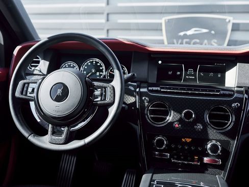 Used 2022 Rolls-Royce Cullinan Black Badge image 57