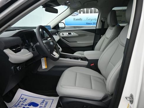 New 2026 Ford Explorer Active RWD image 14