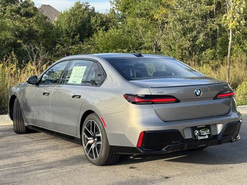 Used 2026 BMW 740i xDrive w/ Premium Package image 4