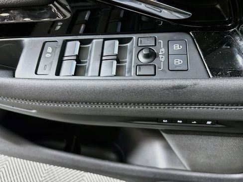 Used 2023 Land Rover Range Rover Evoque R-Dynamic SE AWD/4WD image 20