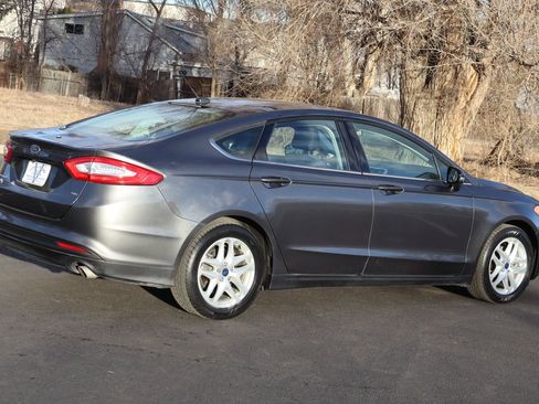 Used 2016 Ford Fusion SE image 4