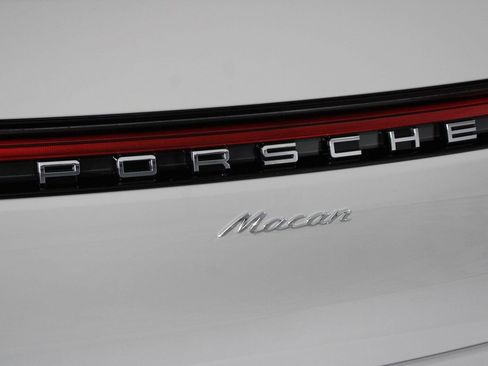 New 2026 Porsche Macan image 22