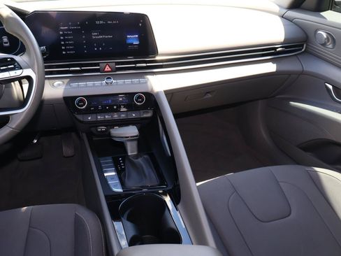 Used 2024 Hyundai Elantra SEL w/ Convenience Package FWD image 11