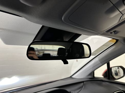 Used 2018 Toyota Prius Three image 27