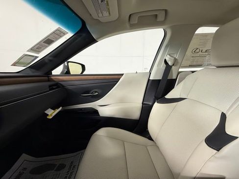 New 2025 Lexus ES 350 w/ Premium Package image 18