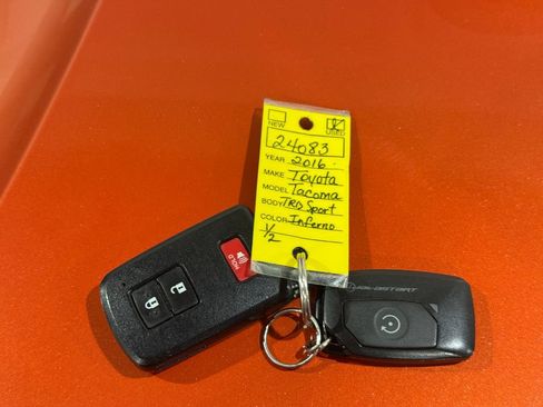 Used 2016 Toyota Tacoma TRD Sport AWD/4WD image 41