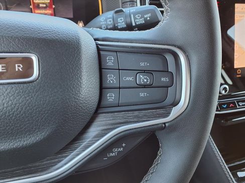 Used 2024 Jeep Wagoneer Series II image 23