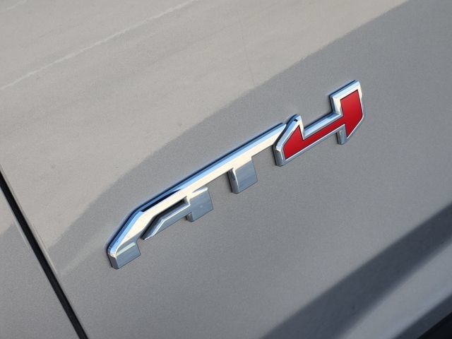 Used 2024 GMC Yukon AT4 w/ AT4 Premium Plus Package AWD/4WD image 12