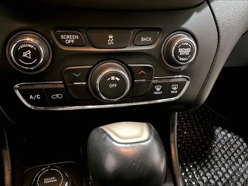 Used 2017 Jeep Cherokee Latitude w/ Safetytec Group image 14