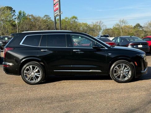 Used 2023 Cadillac XT6 Premium Luxury image 7