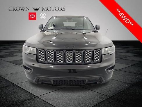 Used 2019 Jeep Grand Cherokee Altitude image 2