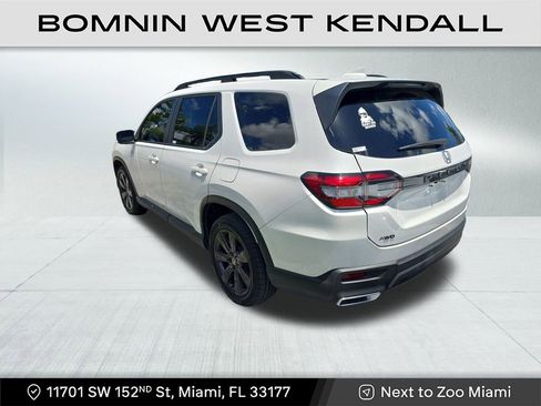 Used 2023 Honda Pilot Sport image 3