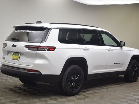 New 2026 Jeep Grand Cherokee L Laredo image 5