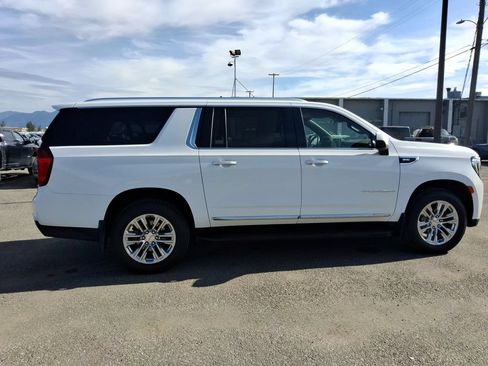 Used 2023 GMC Yukon XL SLT AWD/4WD image 9