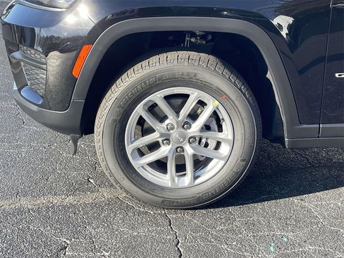 New 2025 Jeep Grand Cherokee Laredo X image 10