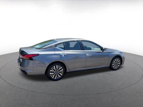 Used 2025 Nissan Altima 2.5 SV FWD image 15