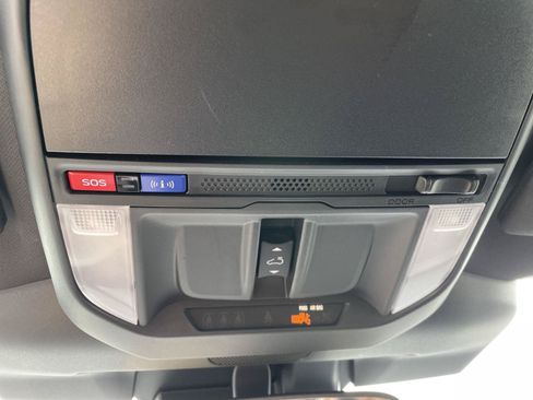 Used 2025 Subaru Forester Premium AWD/4WD image 25