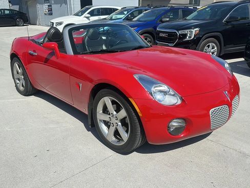 Used 2006 Pontiac Solstice Convertible w/ Premium Package RWD image 3
